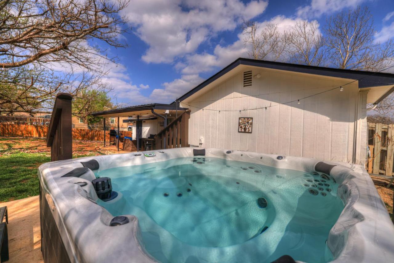 فيلا Bayer Guest Haus-Hot Tub And Fire Pit فريدريكسبيرغ المظهر الخارجي الصورة